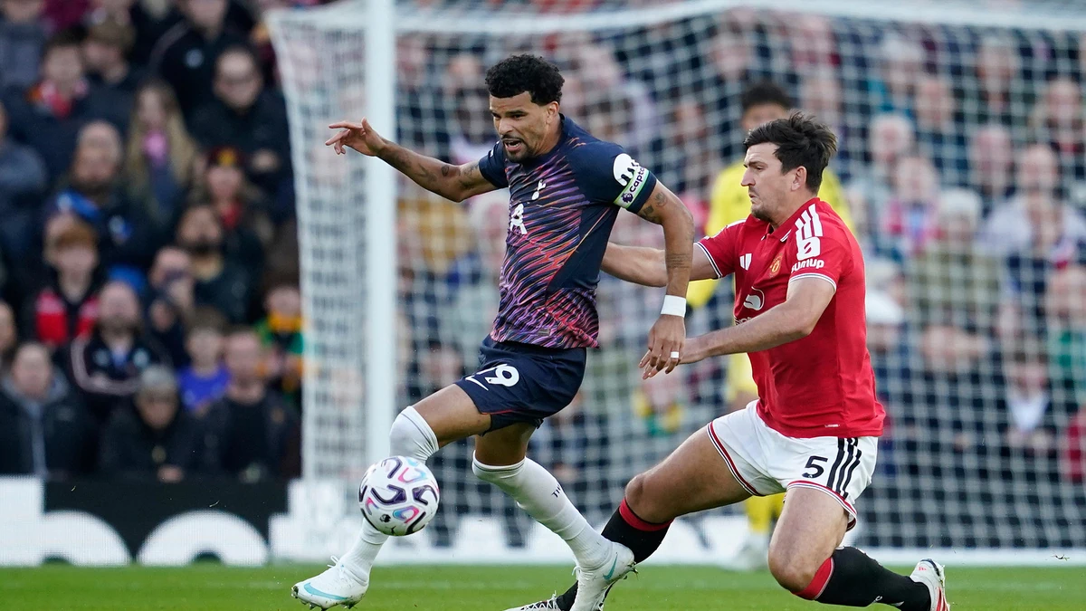 Dominic Solanke và Harry Maguire trong trận Tottenham–Manchester United ngày 10/10/2026.