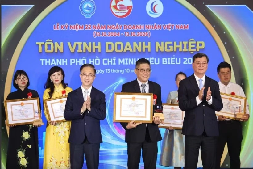 Các doanh nghiệp và doanh nhân được vinh danh tại lễ của HUBA ở TP.HCM.