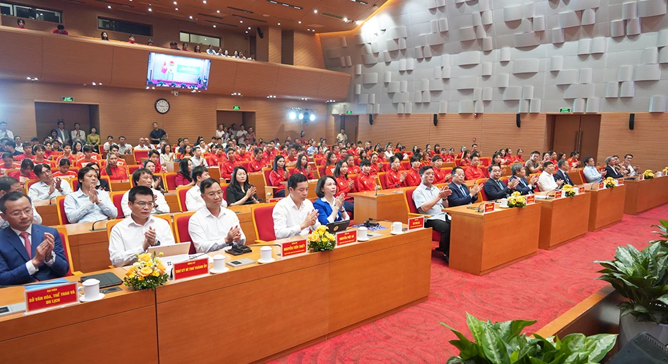 Lãnh đạo Hà Nội cùng huấn luyện viên và vận động viên tại lễ tuyên dương thành tích ASIAD 20.