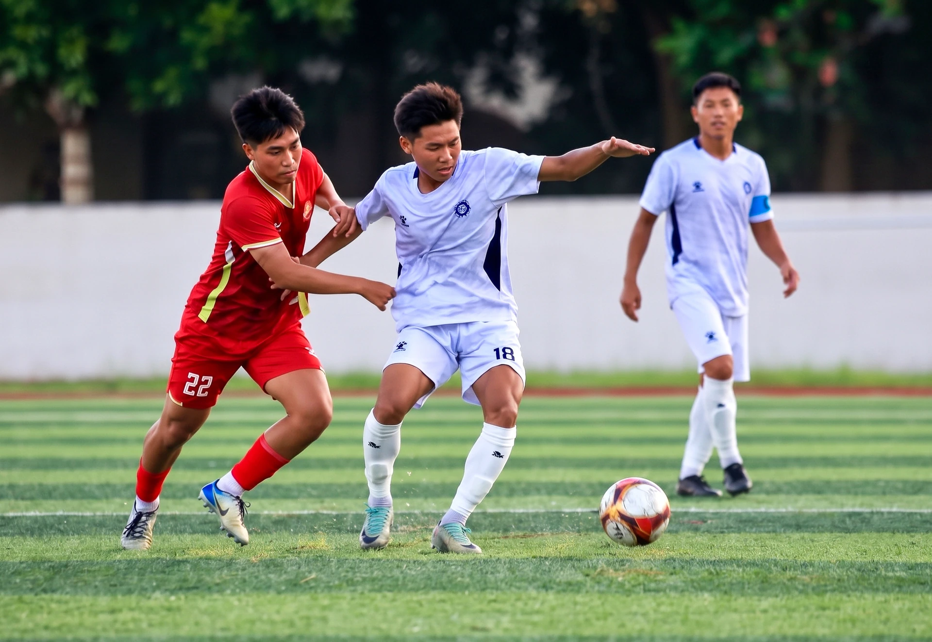 Tay Mo, in white, against Van Xuan Dan Phuong in the 2026 national third-division competition.