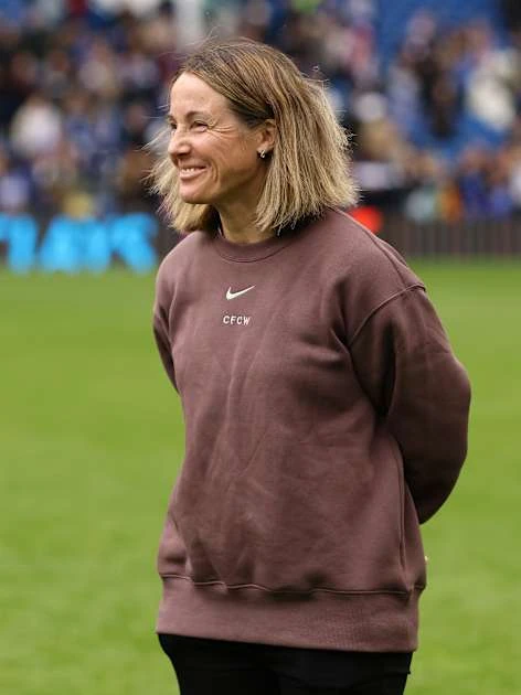 HLV Sonia Bompastor trong ảnh Chelsea dùng cho bài cập nhật sau trận gặp Tottenham.