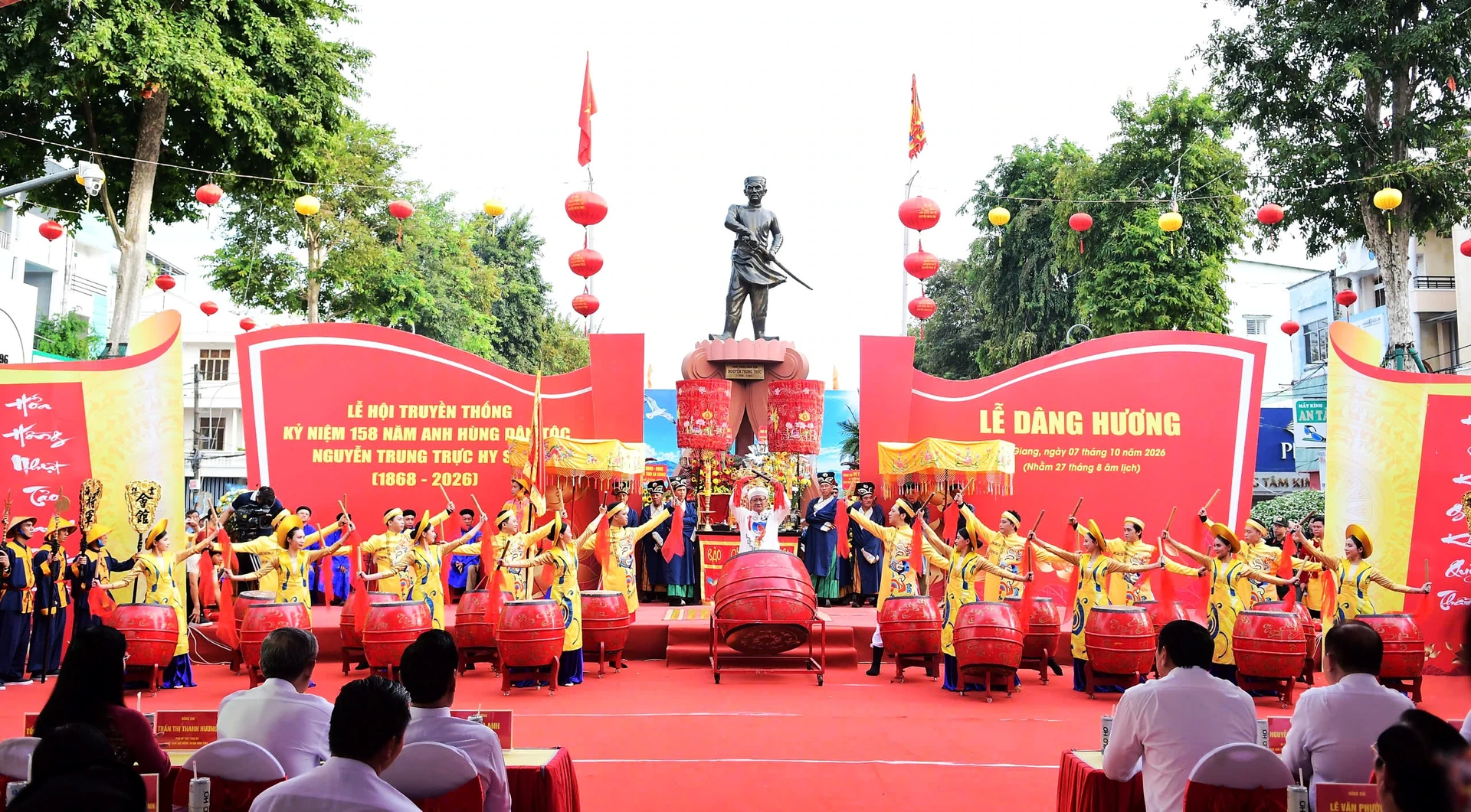 Màn trống hội tại lễ dâng hương kỷ niệm 158 năm Nguyễn Trung Trực hy sinh.