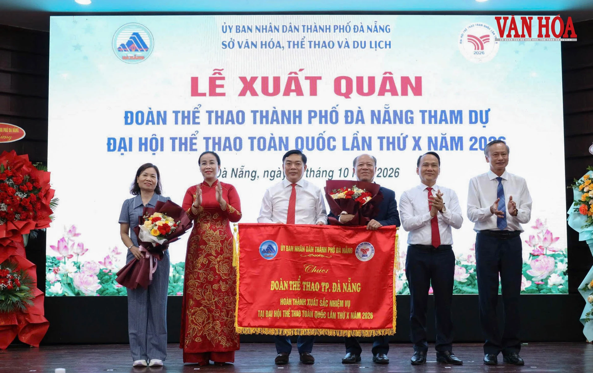 Lãnh đạo TP. Đà Nẵng trao cờ xuất quân cho đoàn thể thao thành phố dự Đại hội Thể thao toàn quốc lần thứ X