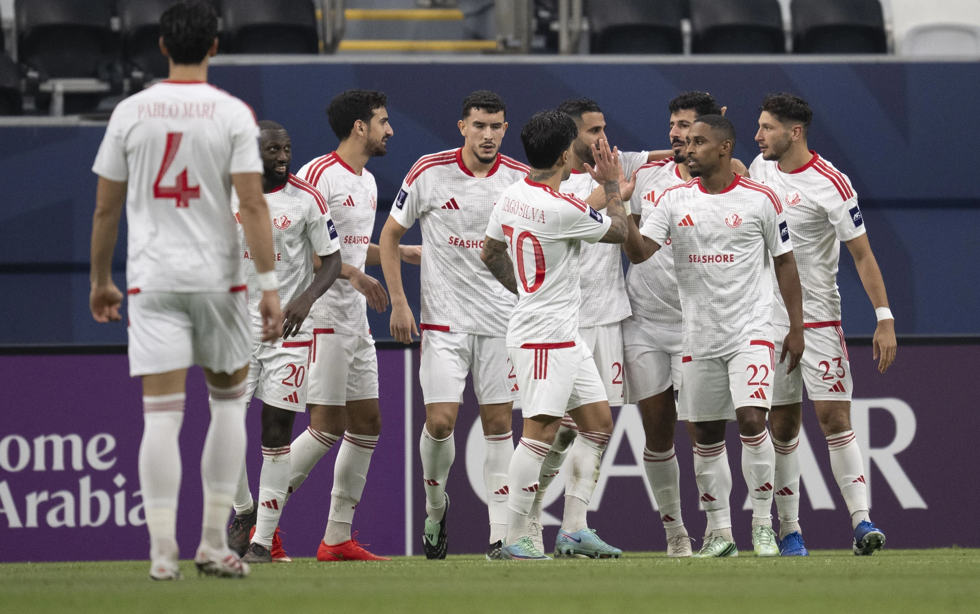 Các cầu thủ Al Shamal SC ăn mừng bàn thắng trong trận thắng Al Hilal SFC 3-1 tại AFC Champions League Elite trên sân Al Bayt, Al Khor, ngày 27/10/2026.