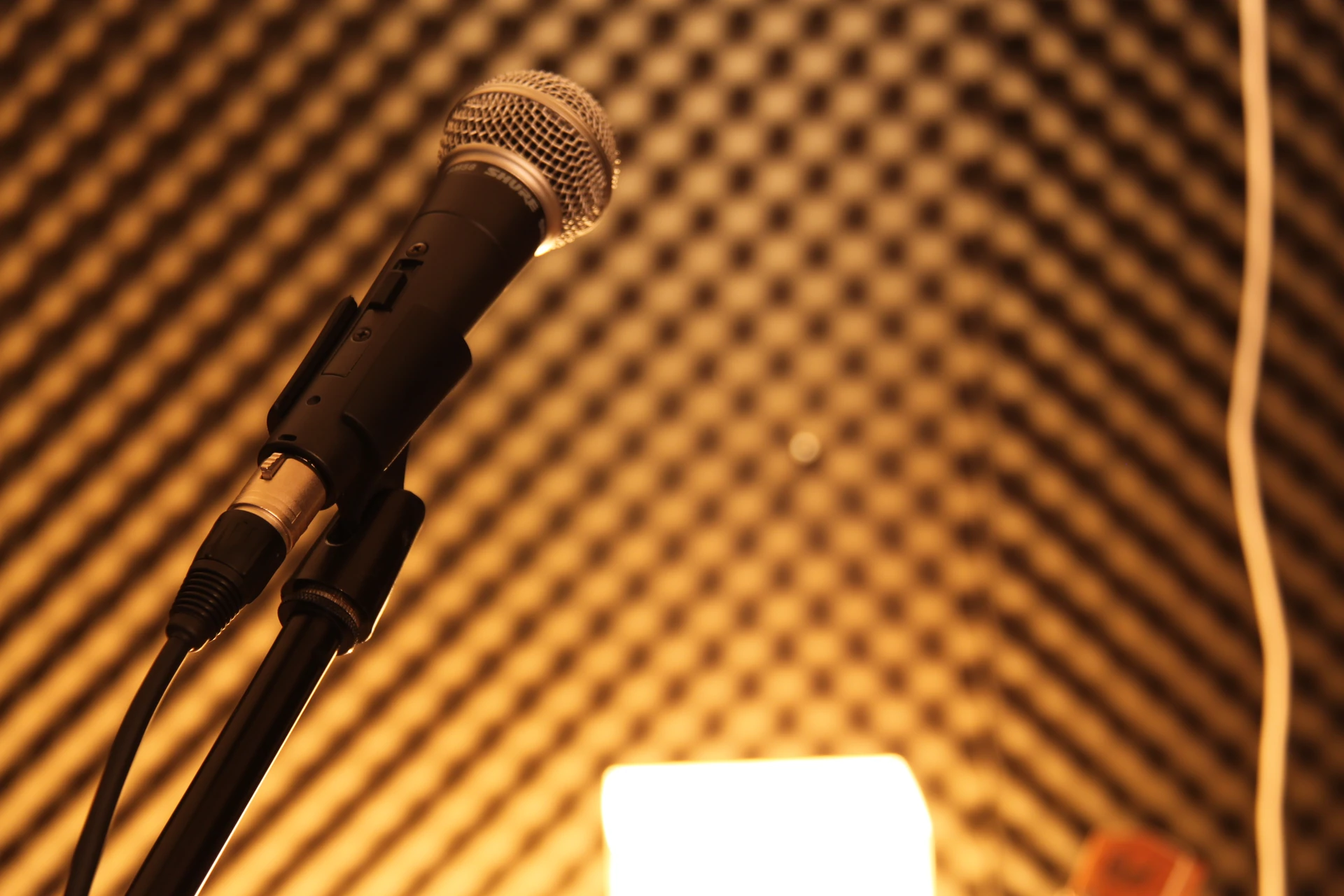Ảnh minh họa micro Shure SM58, chụp ngày 17/7/2010; không phải hình buổi thi Sao Mai 2026.
