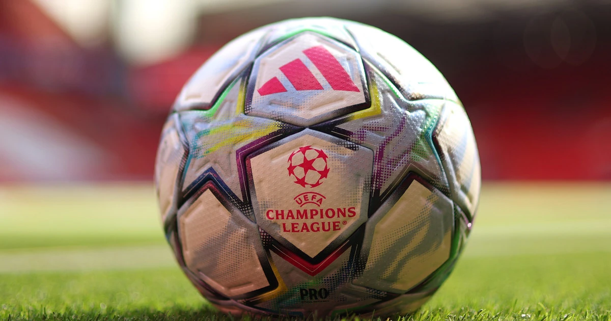 Bóng thi đấu Champions League trong ảnh minh họa của Liverpool.