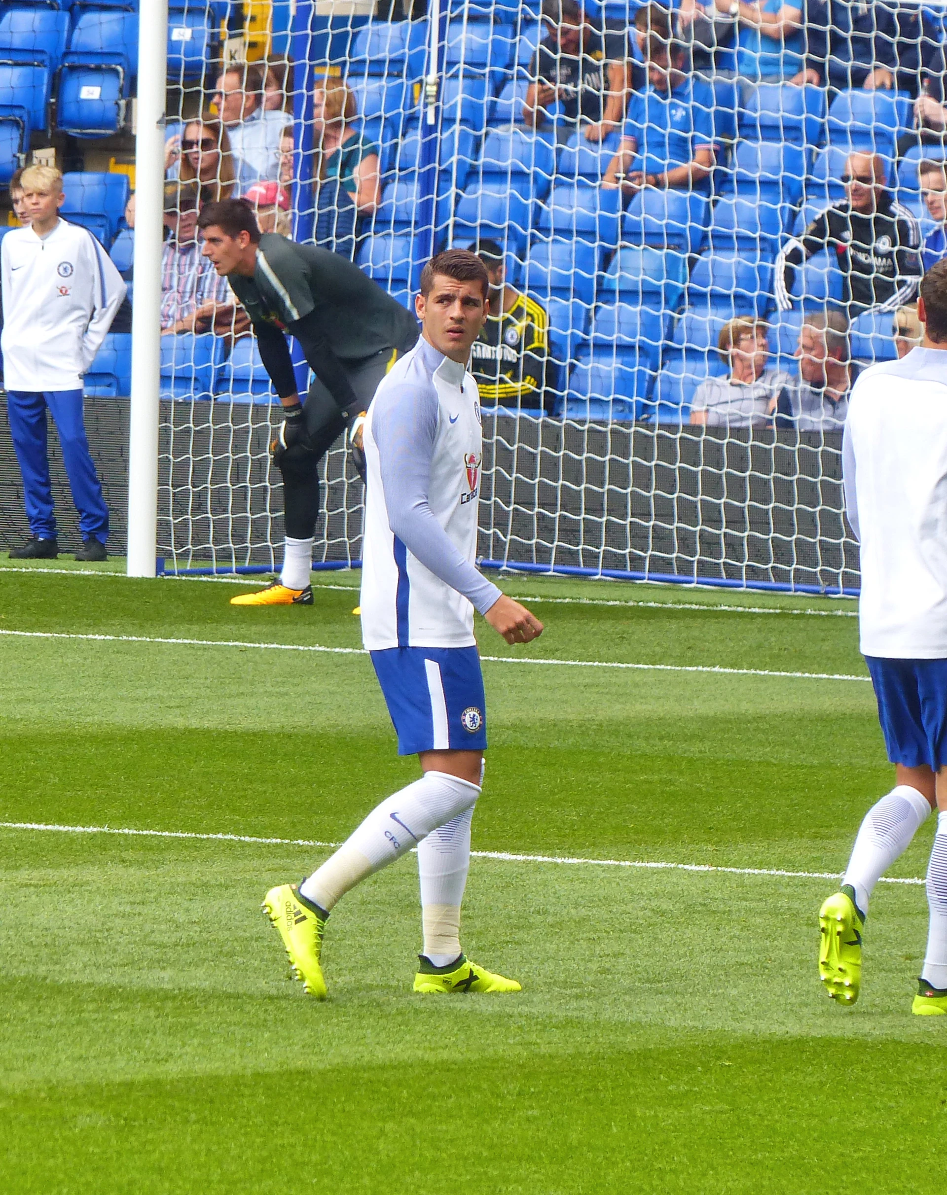 Ảnh tư liệu: Álvaro Morata khởi động cùng Chelsea trước trận gặp Burnley ngày 12/8/2017.
