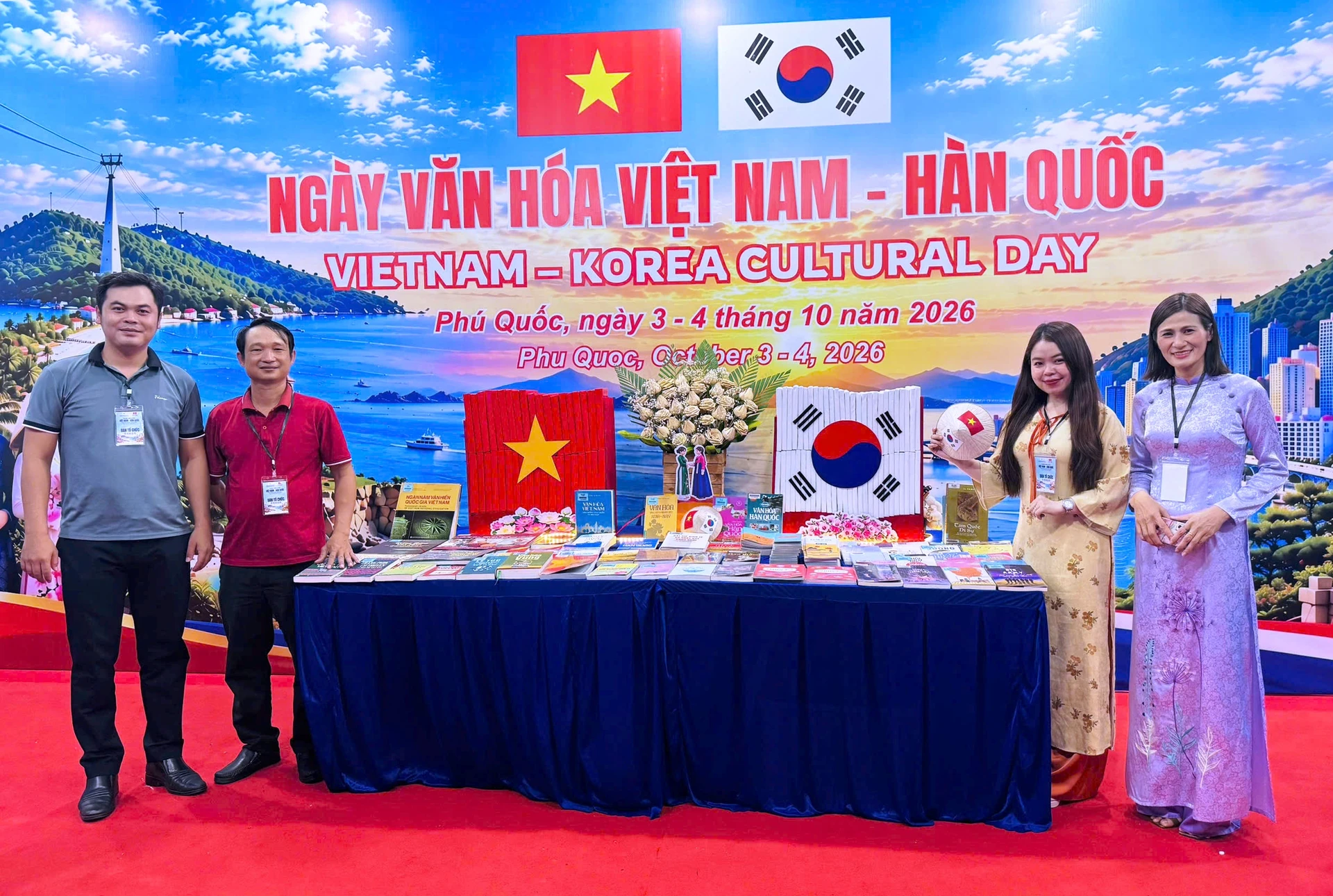 Gian trưng bày sách của Thư viện tỉnh An Giang tại Ngày Văn hóa Việt Nam – Hàn Quốc.