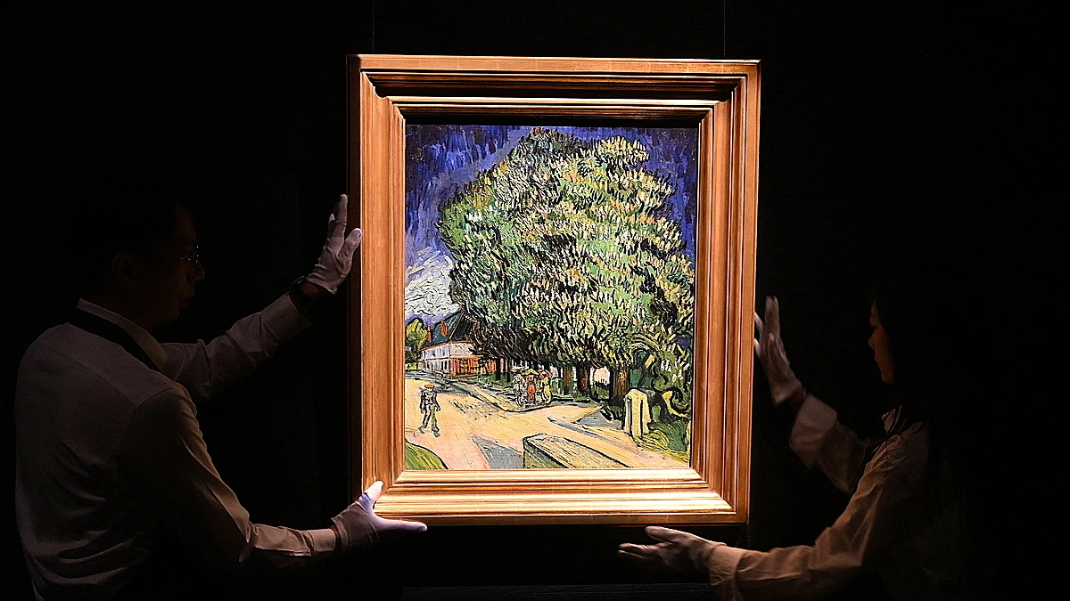Bức Chestnut Trees in Blossom của Van Gogh trong ảnh AFP.