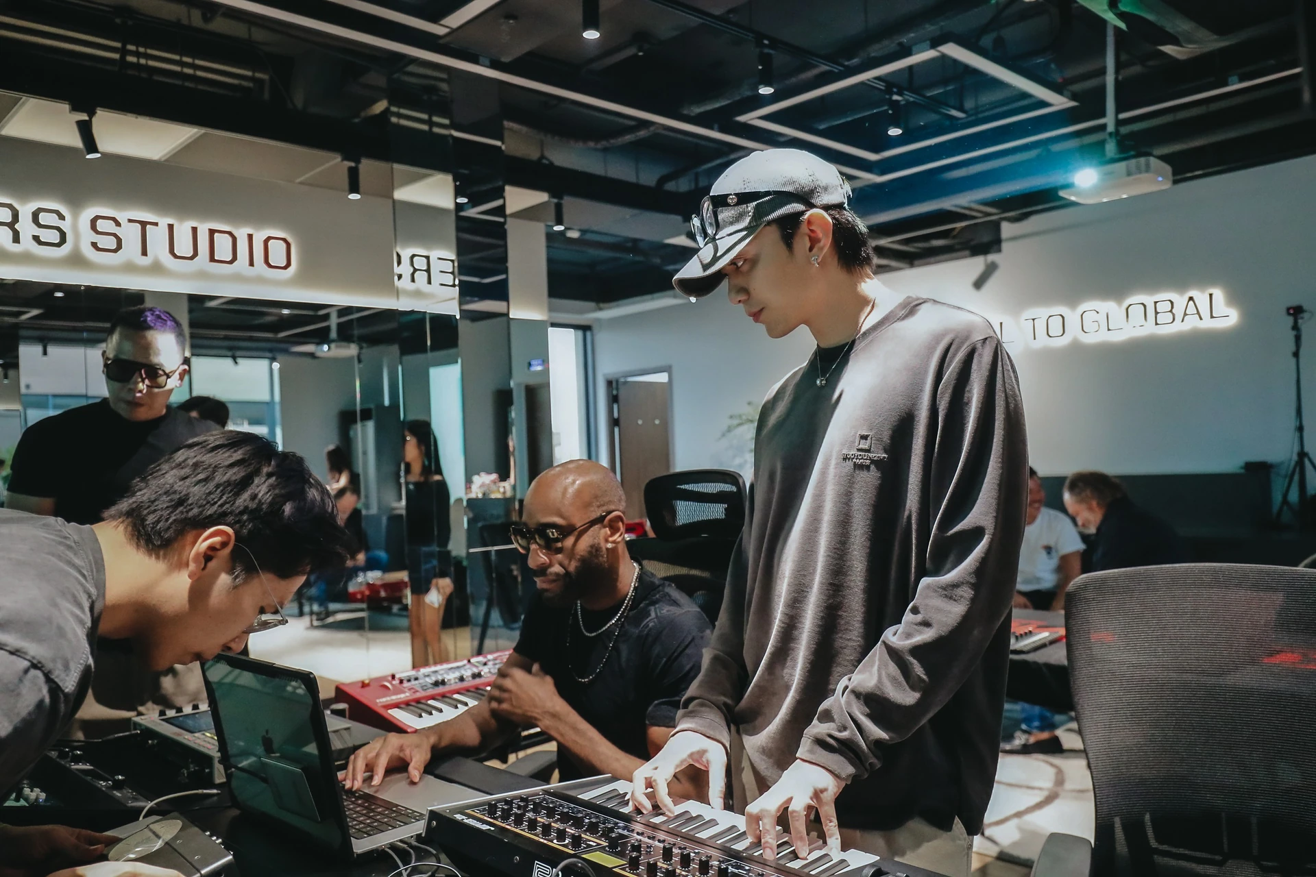 Soobin and the production team in the studio for the new album project. Photo: SpaceSpeakers/Tuổi Trẻ.