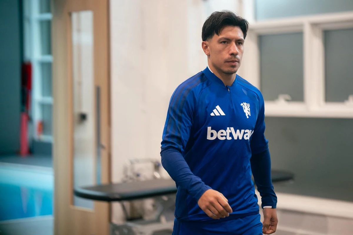 Lisandro Martinez trong trang phục Manchester United.