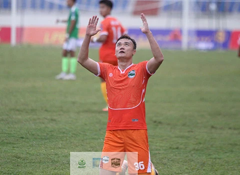Nguyễn Xuân Nam ăn mừng trong màu áo Lâm Đồng. Ảnh: Lâm Đồng FC.