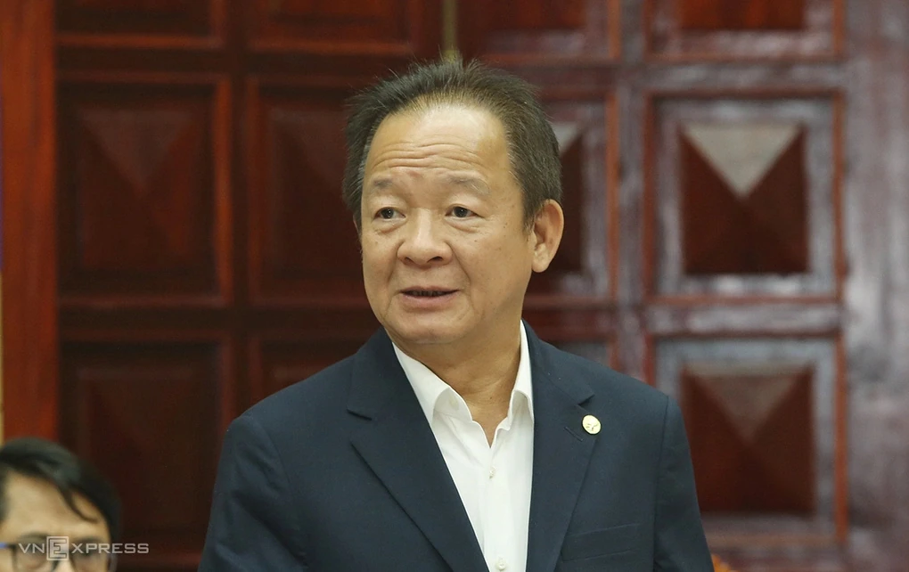 Đỗ Quang Hiển speaks at the working meeting.