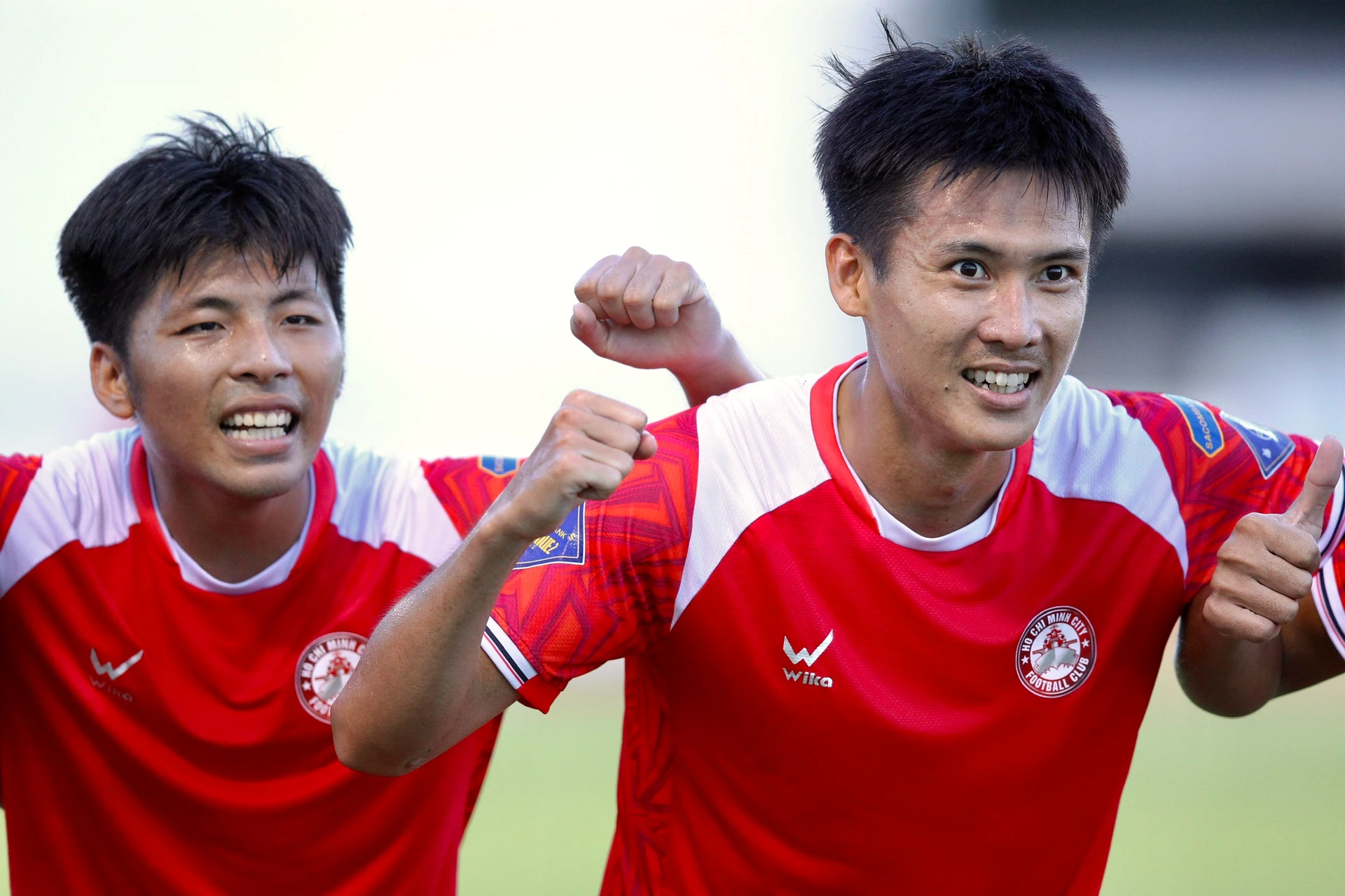 Các cầu thủ CLB TP.HCM ăn mừng chiến thắng trước Quy Nhơn United.