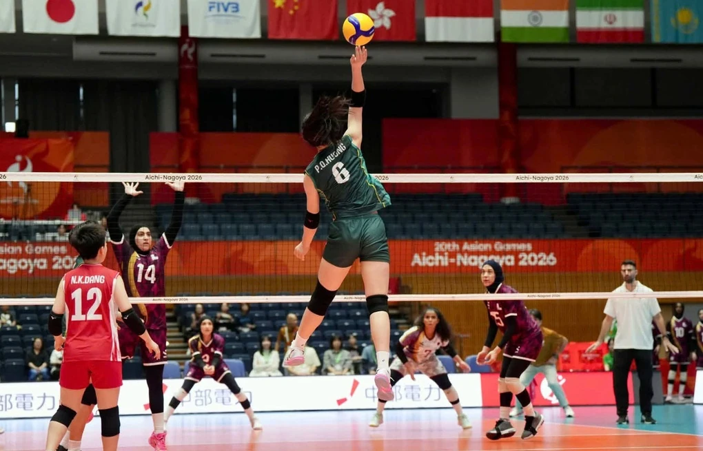 Vietnam outside hitter Phạm Quỳnh Hương spikes in the 3–0 win over Qatar at the 2026 Asian Games.
