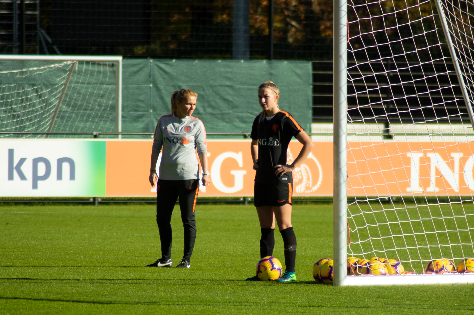 Archive photo: Sarina Wiegman (left) and Jackie Groenen at Netherlands women’s training on November 6, 2018.