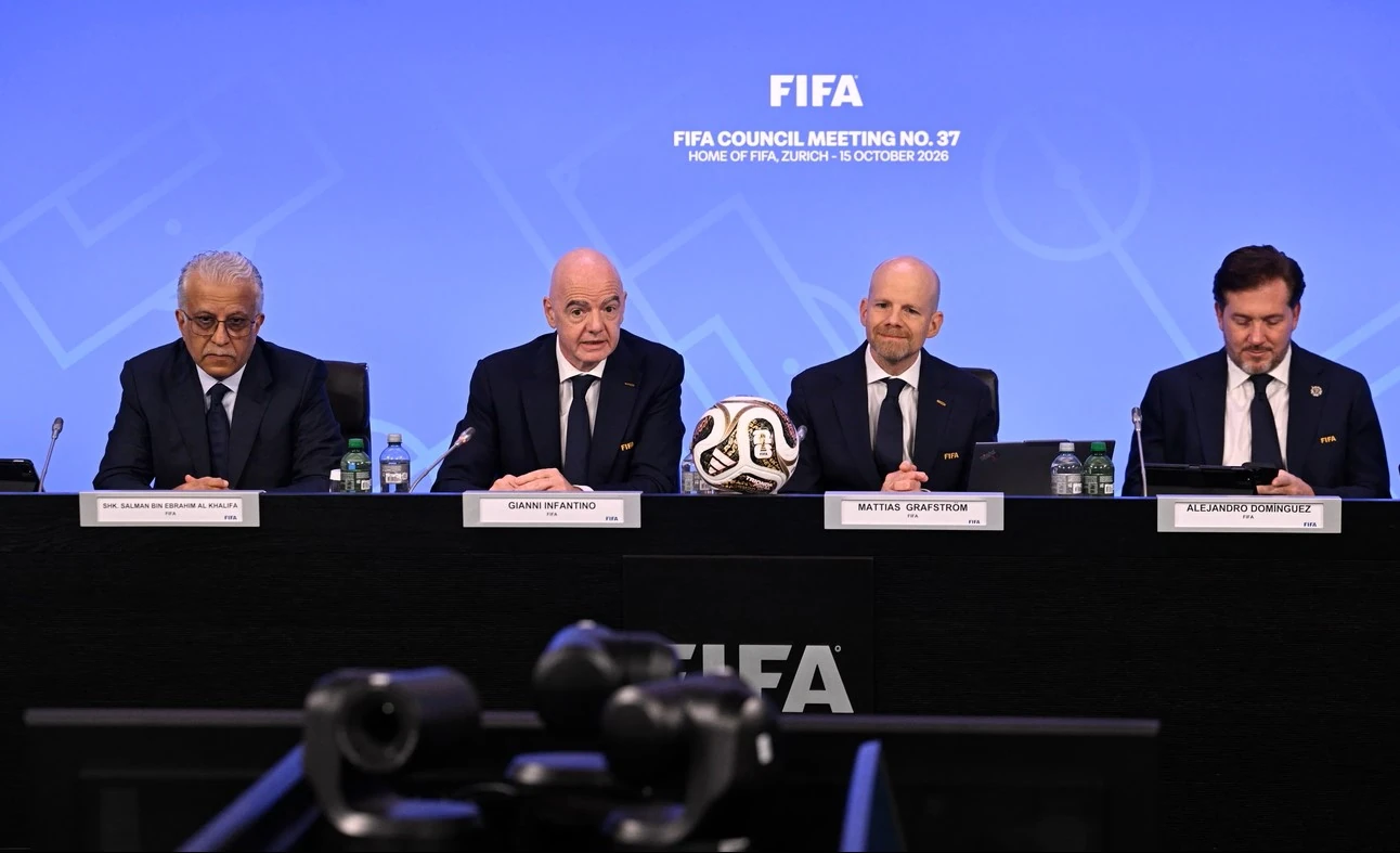 Ảnh tư liệu ngày 15/10/2026: Chủ tịch FIFA Gianni Infantino (thứ hai từ trái) tại cuộc họp Hội đồng FIFA lần thứ 37 ở Zurich