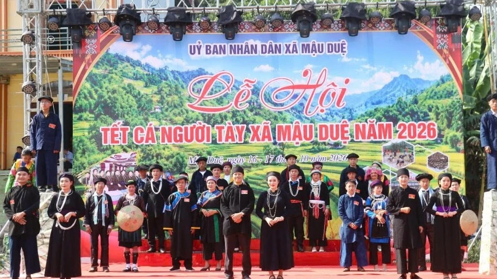 Traditional costumes at the Tet Ca festival in Mau Due, Tuyen Quang.