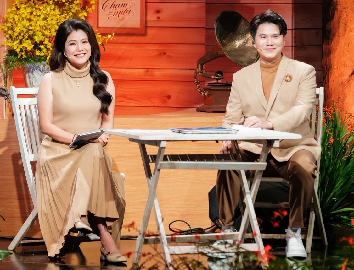 Thanh Phương và Vũ Mạnh Cường dẫn Thay lời muốn nói chủ đề Chạm vào cơn mưa; ảnh tư liệu tháng 7.