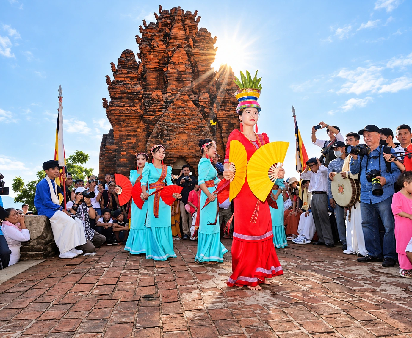 Thiếu nữ Chăm biểu diễn trong Lễ hội Katê tại tháp Pô Klong Garai; ảnh tư liệu.