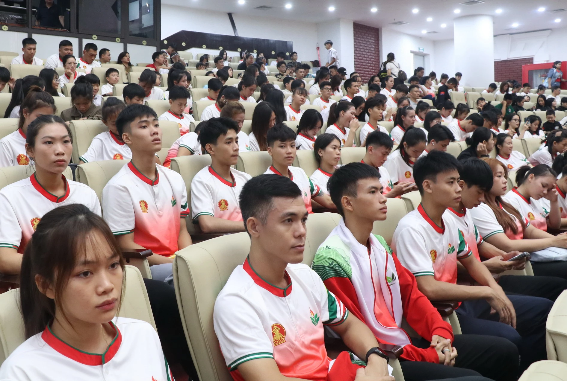 Officials and athletes attend the send-off ceremony for the Thái Nguyên delegation to the 10th National Sports Games on 25 October 2026