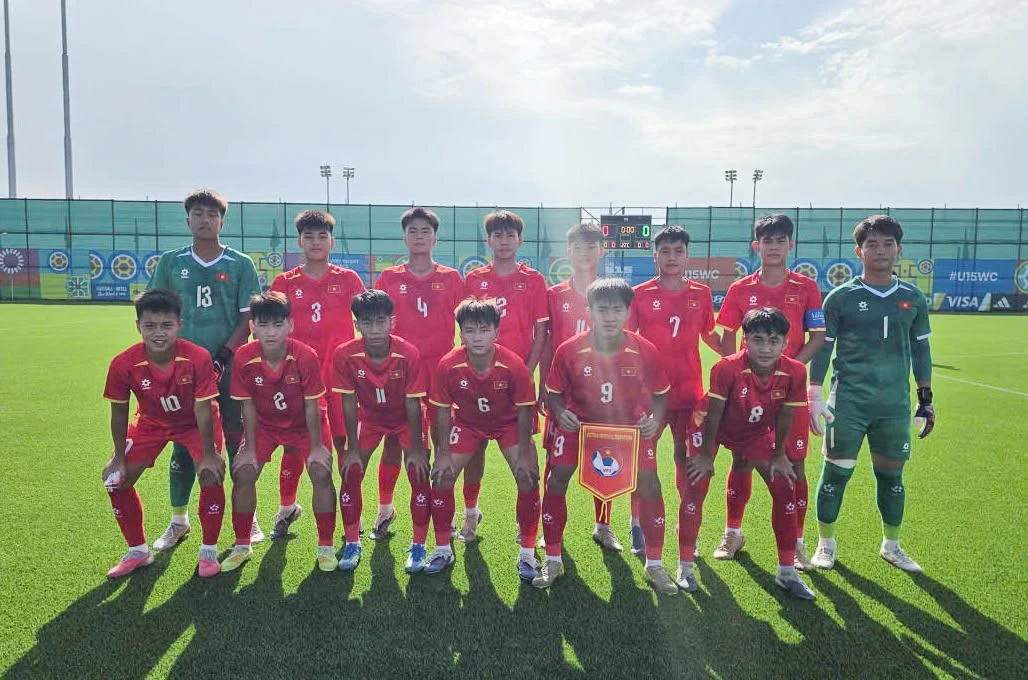 Đội hình U15 Việt Nam chụp ảnh trước một trận đấu tại FIFA U15 World Cup & Festival 2026 ở Azerbaijan.