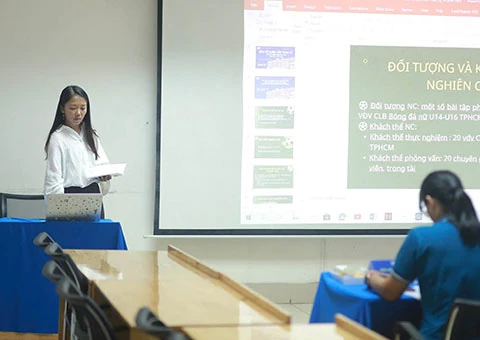 Huynh Nhu presents her master's thesis defence.