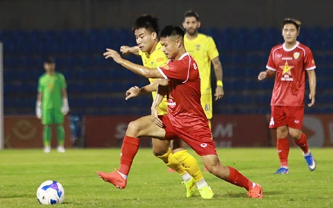 Nguyễn Quang Vinh in action for Sông Lam Nghệ An.