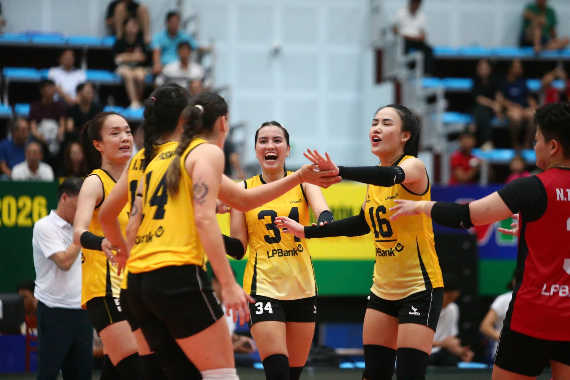 LPBank Ninh Bình players at the 2026 national women's volleyball championship.