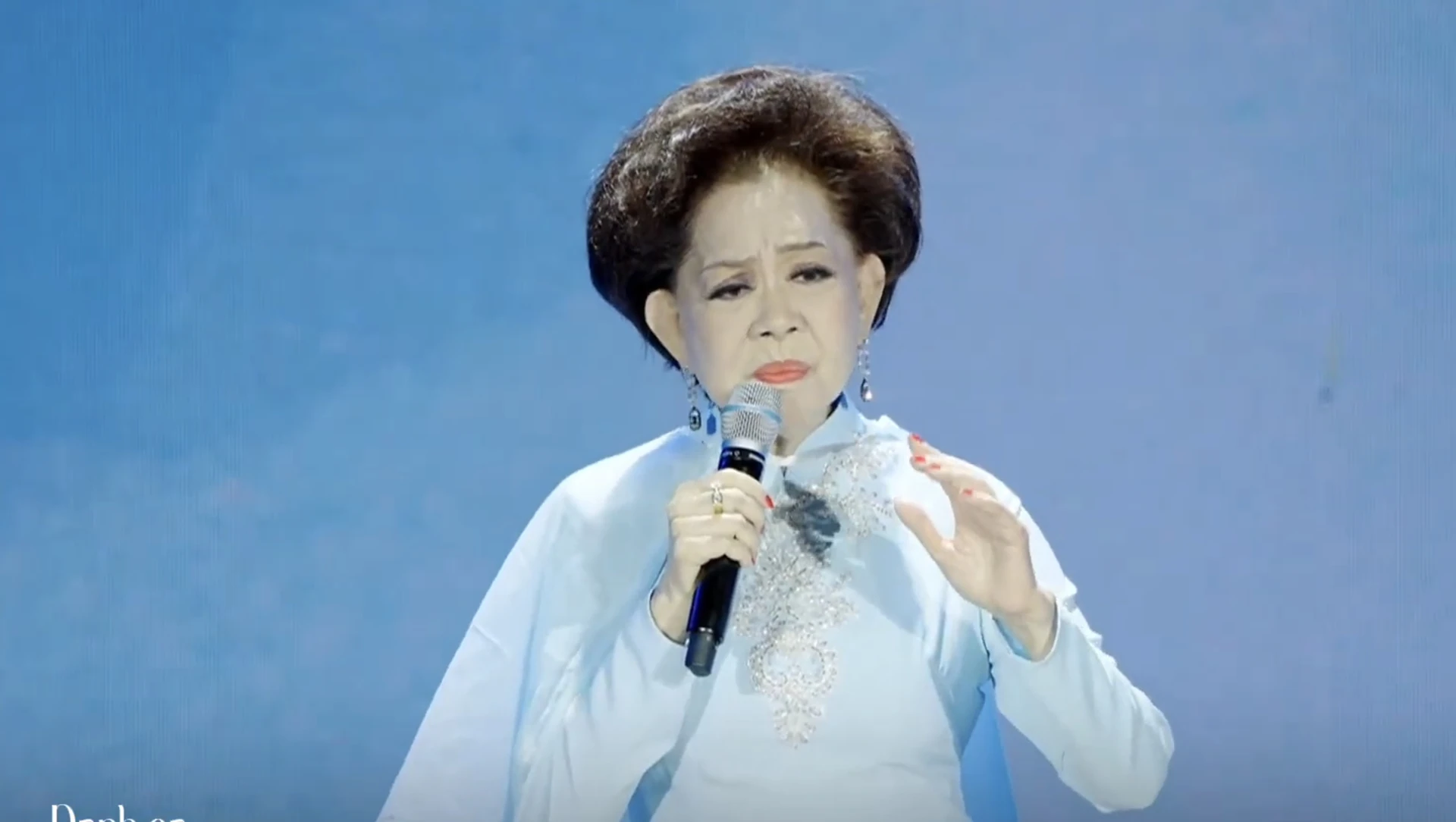 Singer Giao Linh in the source image; not evidence that the new music video is completed.