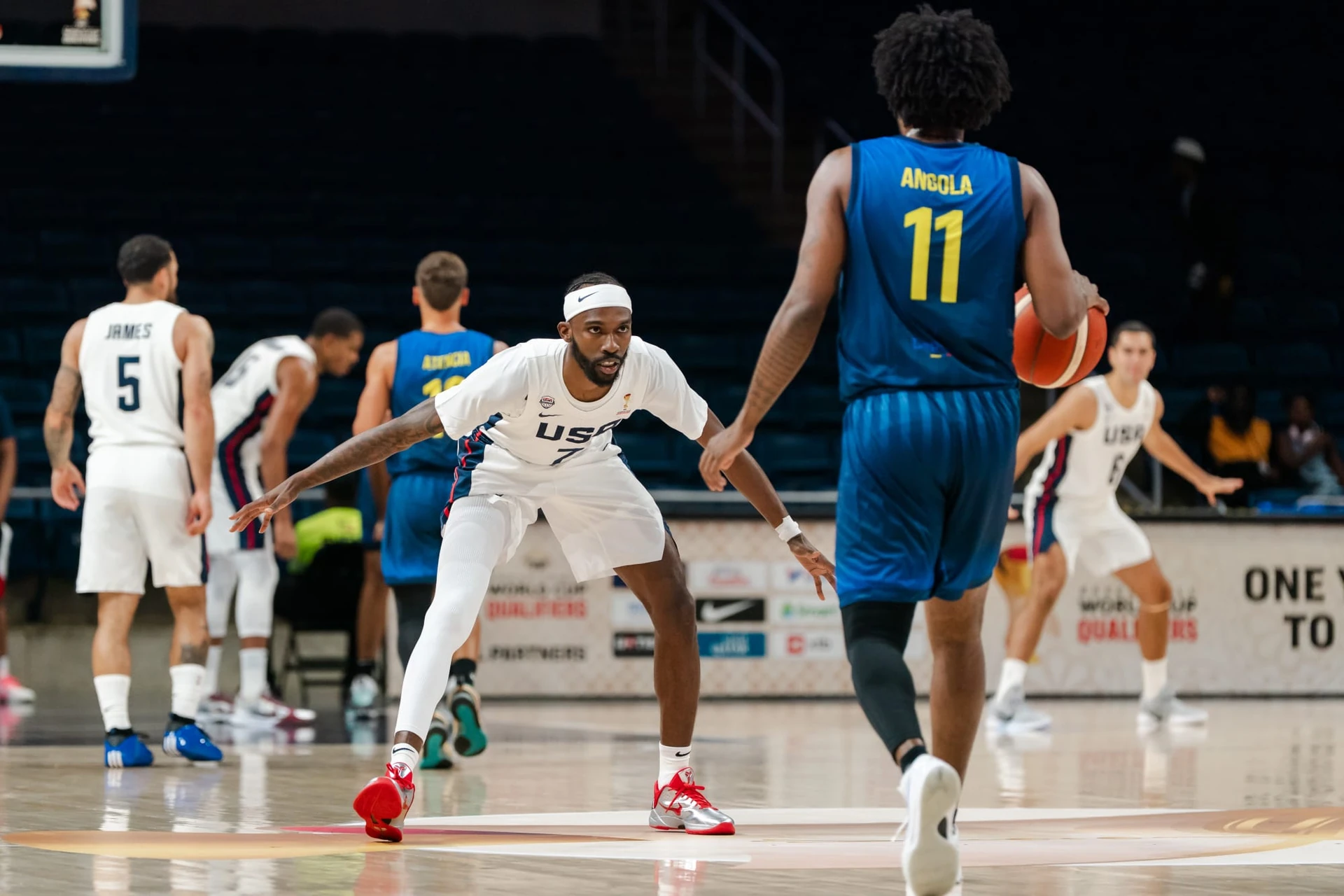Đội tuyển Mỹ trong một trận đấu trước đây, qua ảnh tư liệu của FIBA.