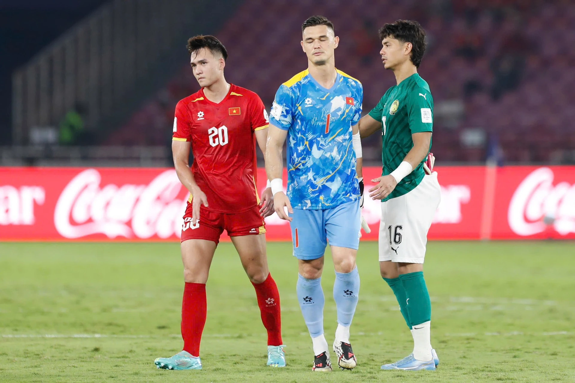 Lê Giang Patrik và Bùi Việt Anh trong ảnh đội tuyển Việt Nam do Thanh Niên đăng.