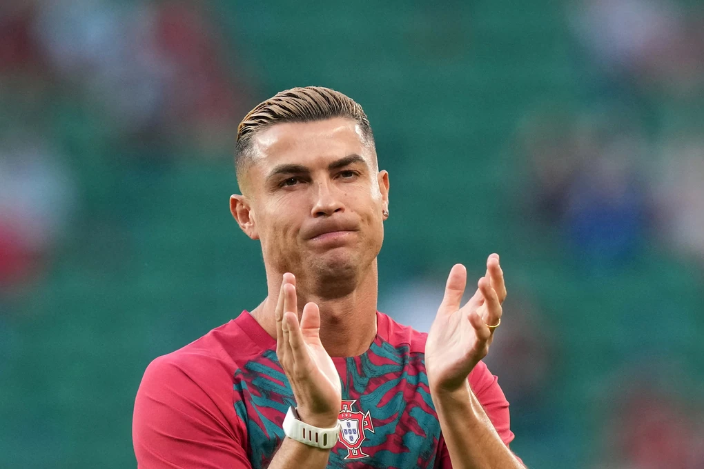 Cristiano Ronaldo khởi động trước trận Bồ Đào Nha gặp Xứ Wales tại Lisbon ngày 24/9; ảnh tư liệu được dùng trong bản tin kỷ luật.