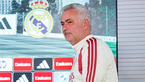 José Mourinho trong ảnh Bóng Đá Plus đăng kèm bài viết về quản lý thể trạng cầu thủ Real Madrid.
