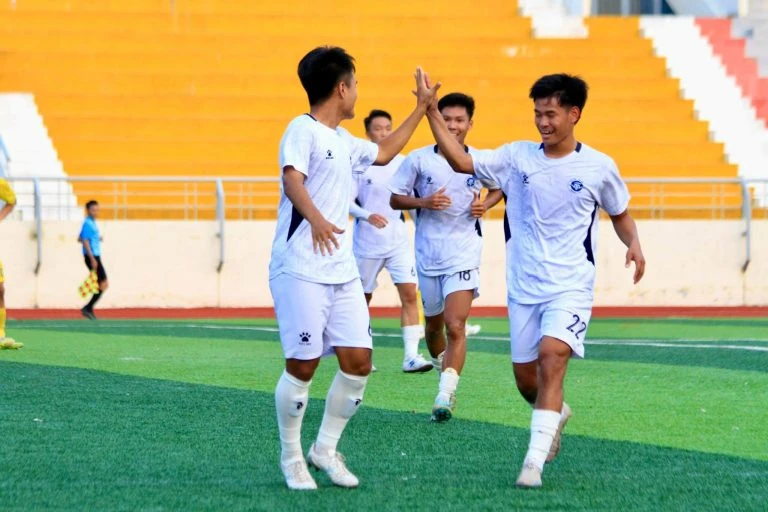 Các cầu thủ ăn mừng trong ảnh VFF đăng cùng bản tin lượt 2 giải hạng Ba.