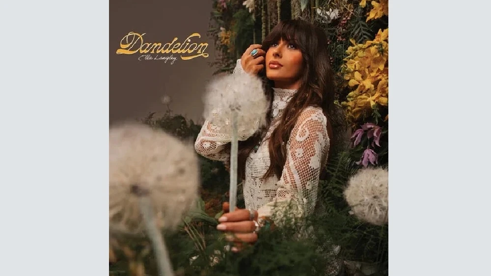 Hình ảnh Ella Langley trên bìa album Dandelion.