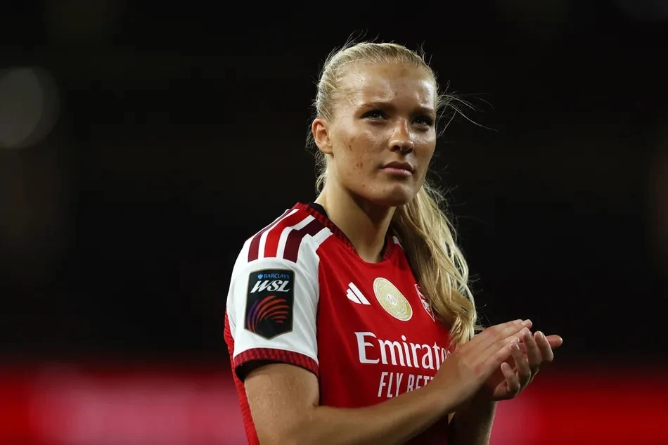 Smilla Holmberg trong màu áo Arsenal nữ.