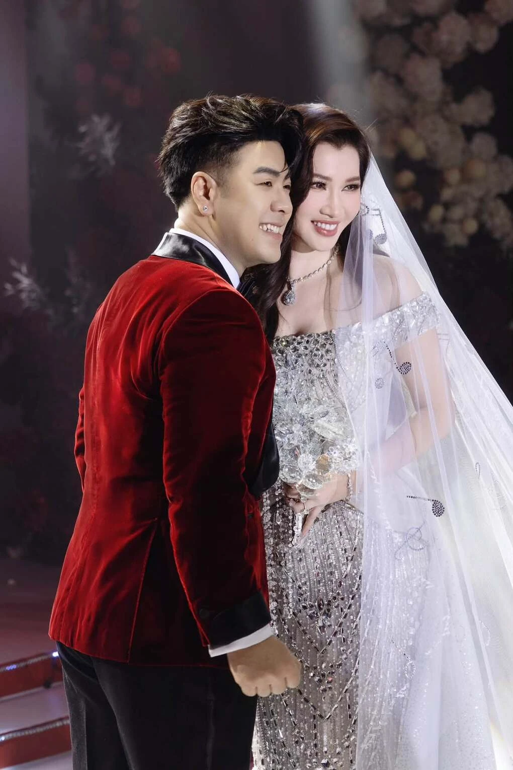 Akira Phan và Trúc Phương tại hôn lễ ngày 26/9. Ảnh tư liệu.