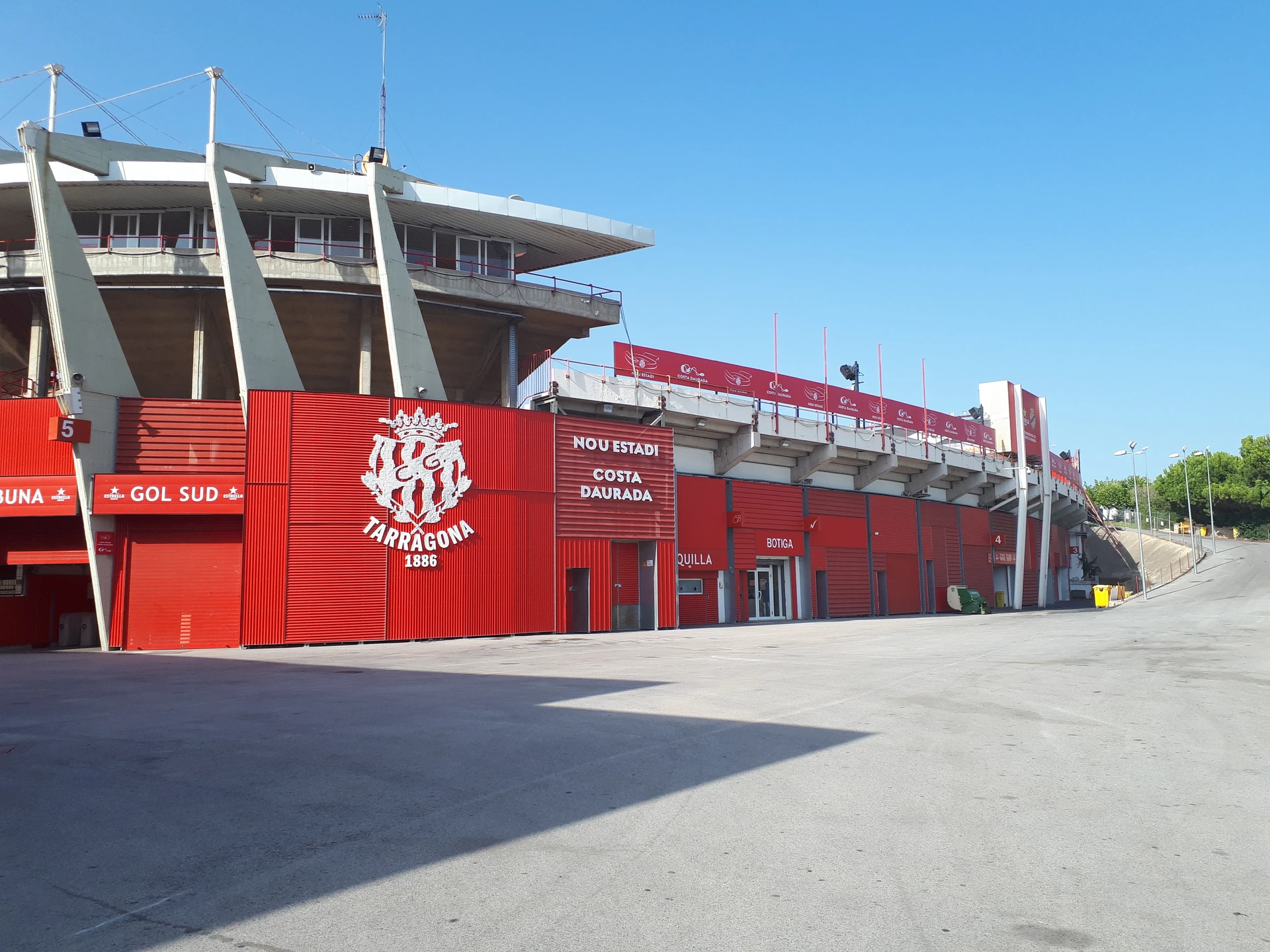 Sân Nou Estadi Costa Daurada tại Tarragona ngày 30/8/2022, ảnh tư liệu; không phải lễ khai mạc LALIGA GENUINE mùa 2026–27.
