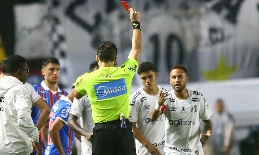 The referee shows Neymar a red card in Santos v Bahia at Vila Belmiro, round 32 of the Brazilian championship, on the evening of 24 October 2026