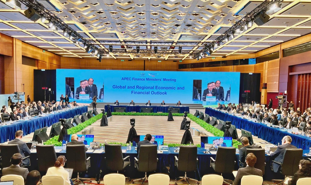 Toàn cảnh Hội nghị Bộ trưởng Tài chính APEC lần thứ 33 tại Hong Kong.