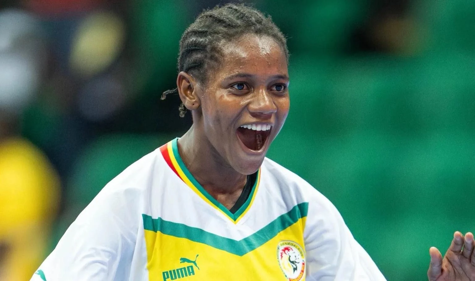 Hình ảnh cầu thủ nữ Senegal được FIFA dùng minh họa cho bài giới thiệu giải futsal Olympic trẻ Dakar 2026.