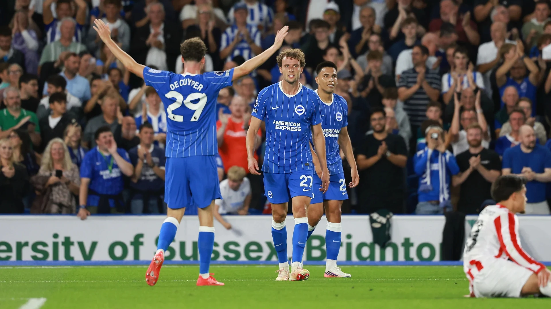 Các cầu thủ Brighton ăn mừng trong ảnh tư liệu trước bài cập nhật lực lượng.