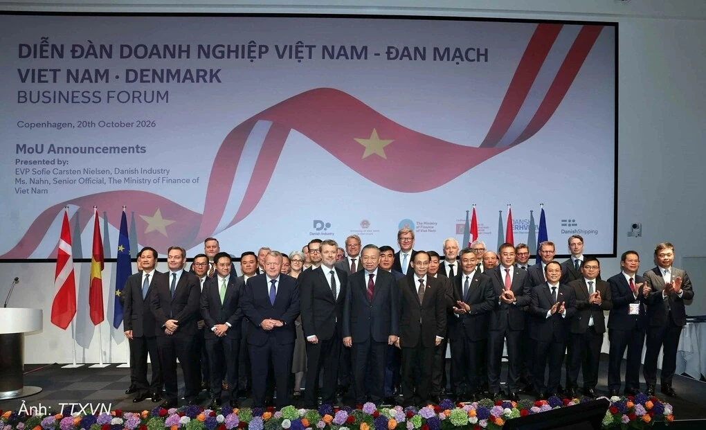 Đại biểu Việt Nam và Đan Mạch tại diễn đàn doanh nghiệp ở Copenhagen ngày 20-10.