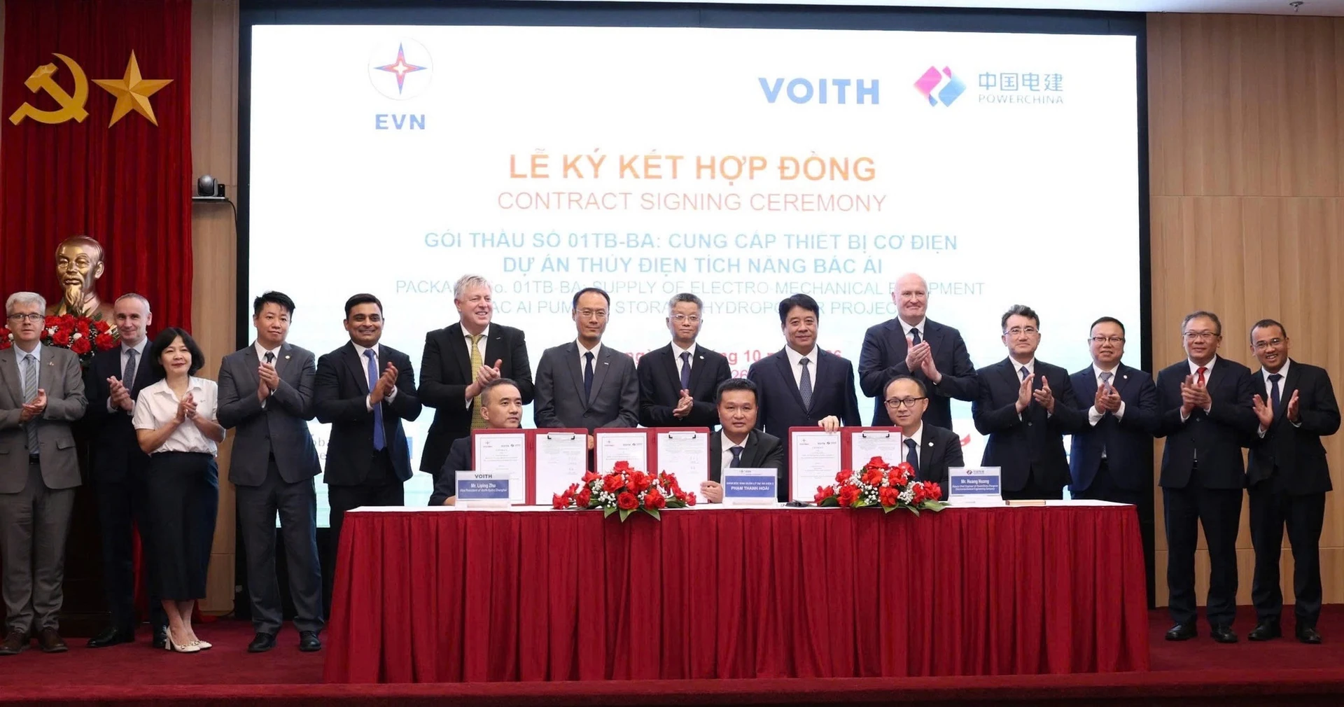 Representatives of EVN and the contractors at the signing of the equipment contract for the Bác Ái pumped-storage hydropower project