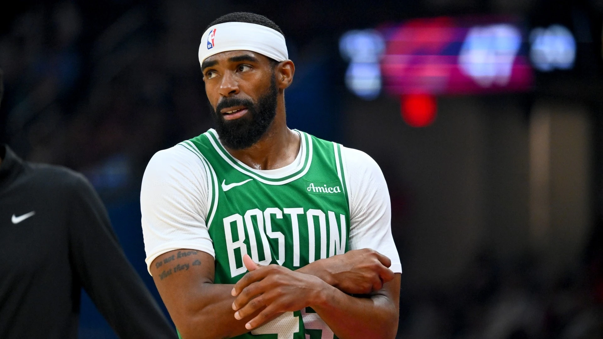 Mike Conley trong màu áo Boston Celtics.