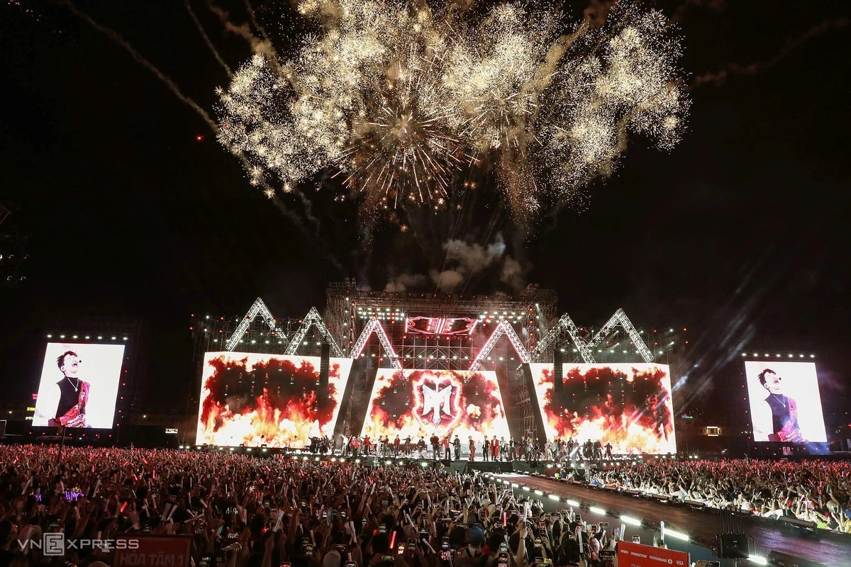Sân khấu concert đầu tiên Anh trai vượt ngàn chông gai 2026 trong đêm 17/10.